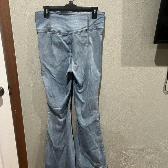 We The Free Light Blue Flare Jeans In Excellent Condition Size 31 - Picture 4 of 4
